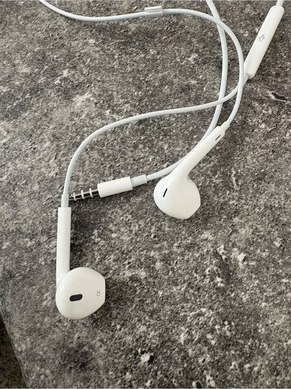 Apple White Wired Earbuds with Inline Remote and Microphone